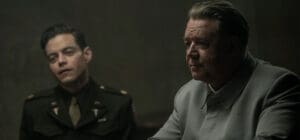 Rami Malek playing pyschiatrist Douglas Kelley, wearing US army uniform. To his right Russel Crowe playing Hermann Göring.