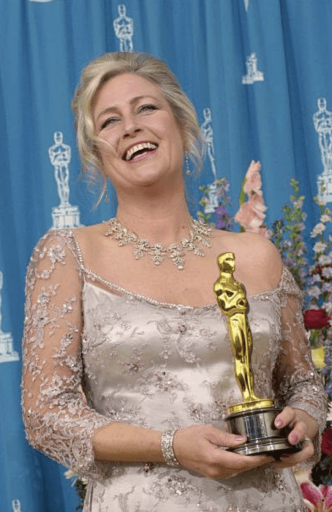 Janty Yates poses with her Academy Award for Best Costume Design at the 2001 Academy Awards